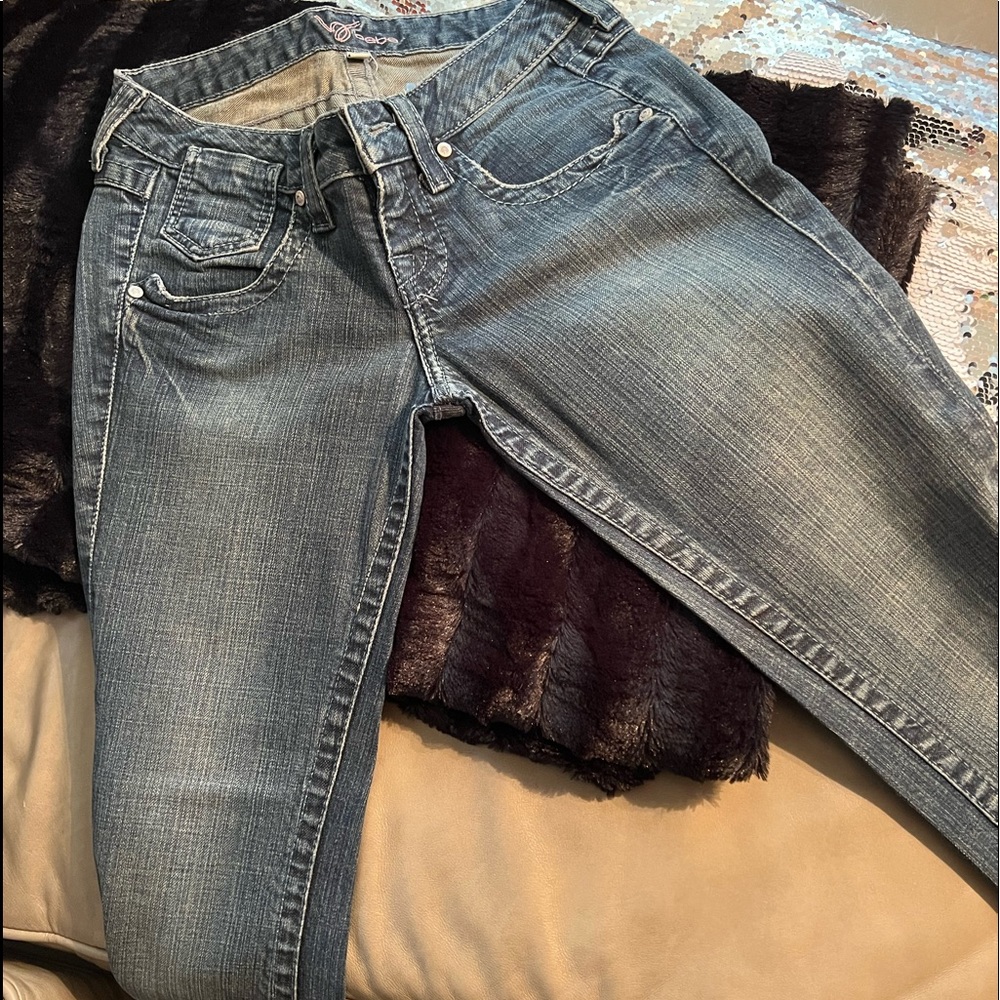 Women BeBe jeans size 27. No flaws, great condition priced to sell!